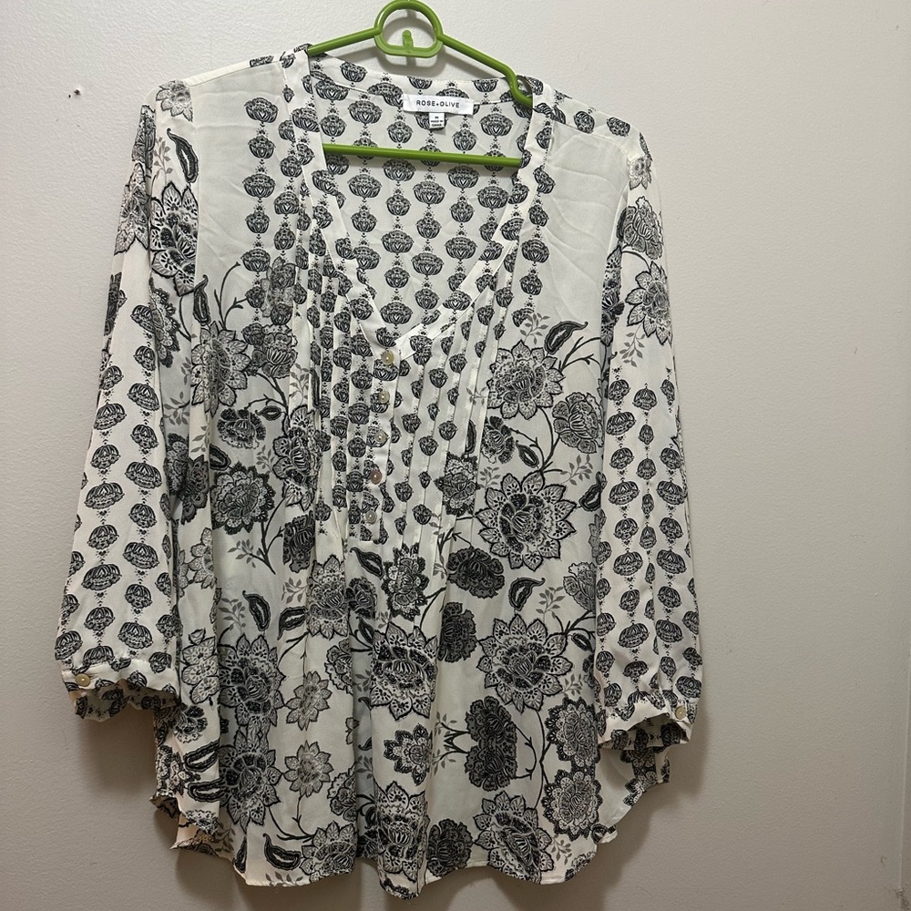 Rose & Olive Black and White 3/4 Sleeve Blouse Top